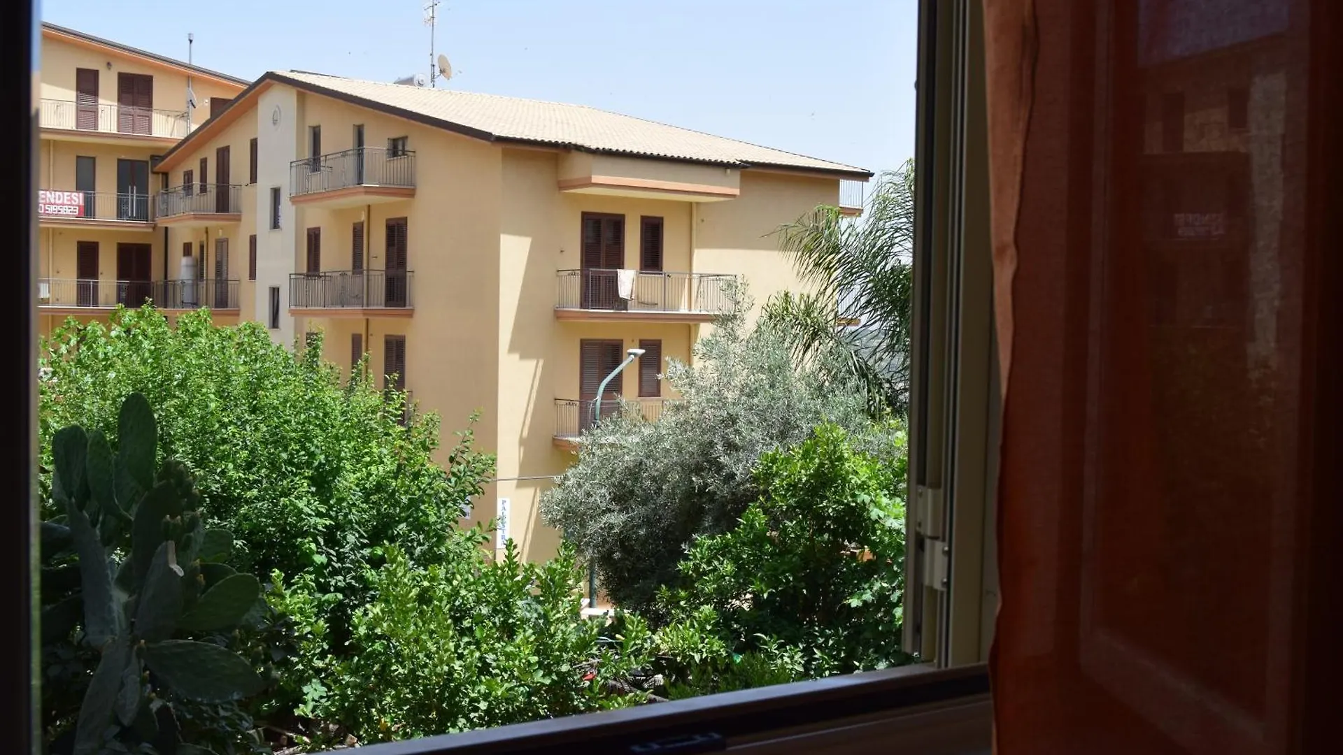 Elsa Cori Me Otel Favara