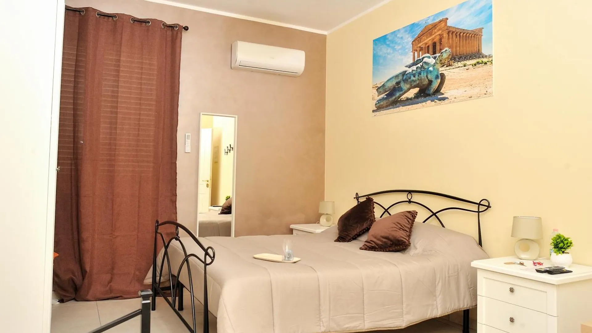 Elsa Cori Me Otel Favara İtalya