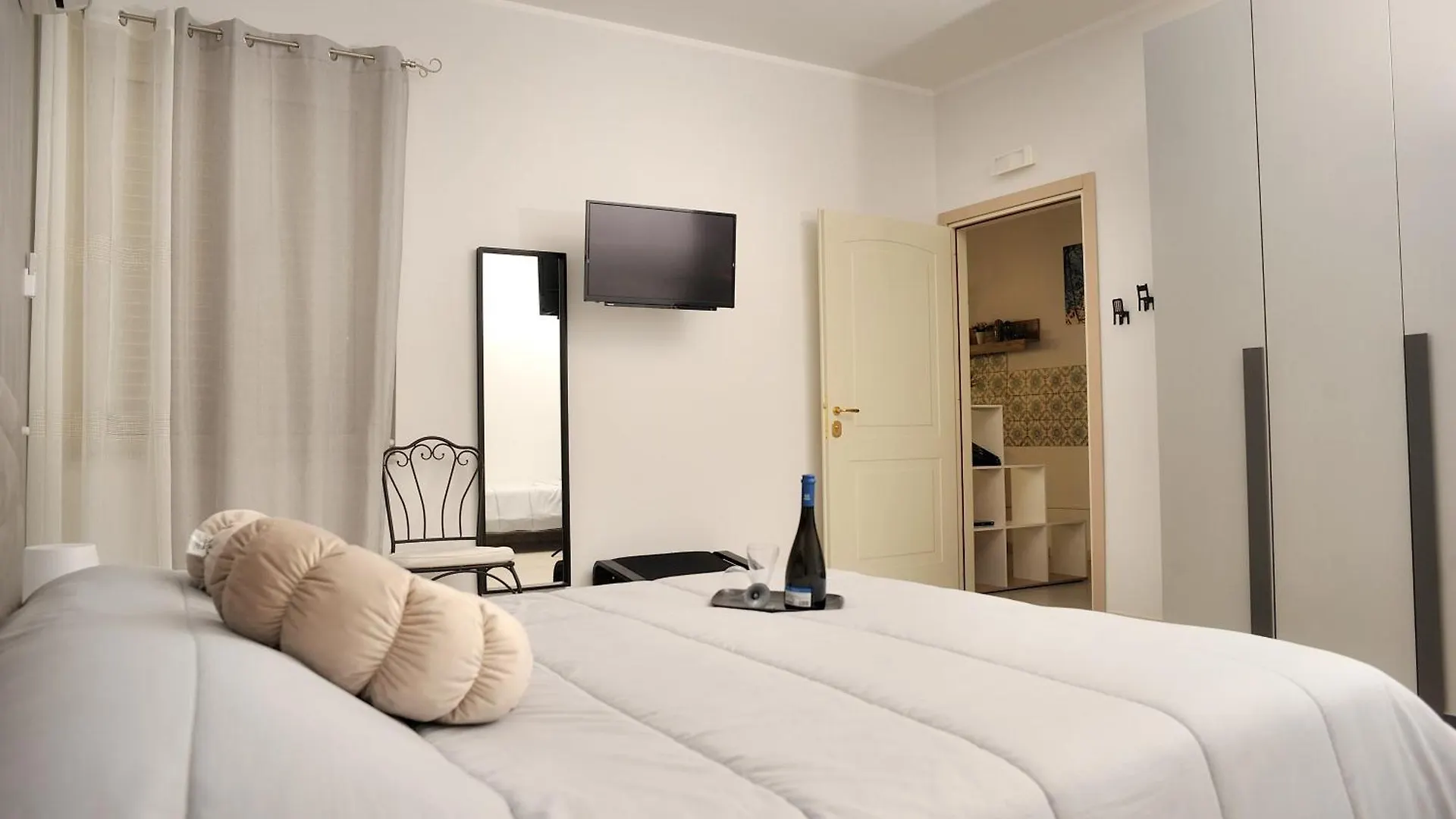 Elsa Cori Me Otel Favara 0*,  İtalya