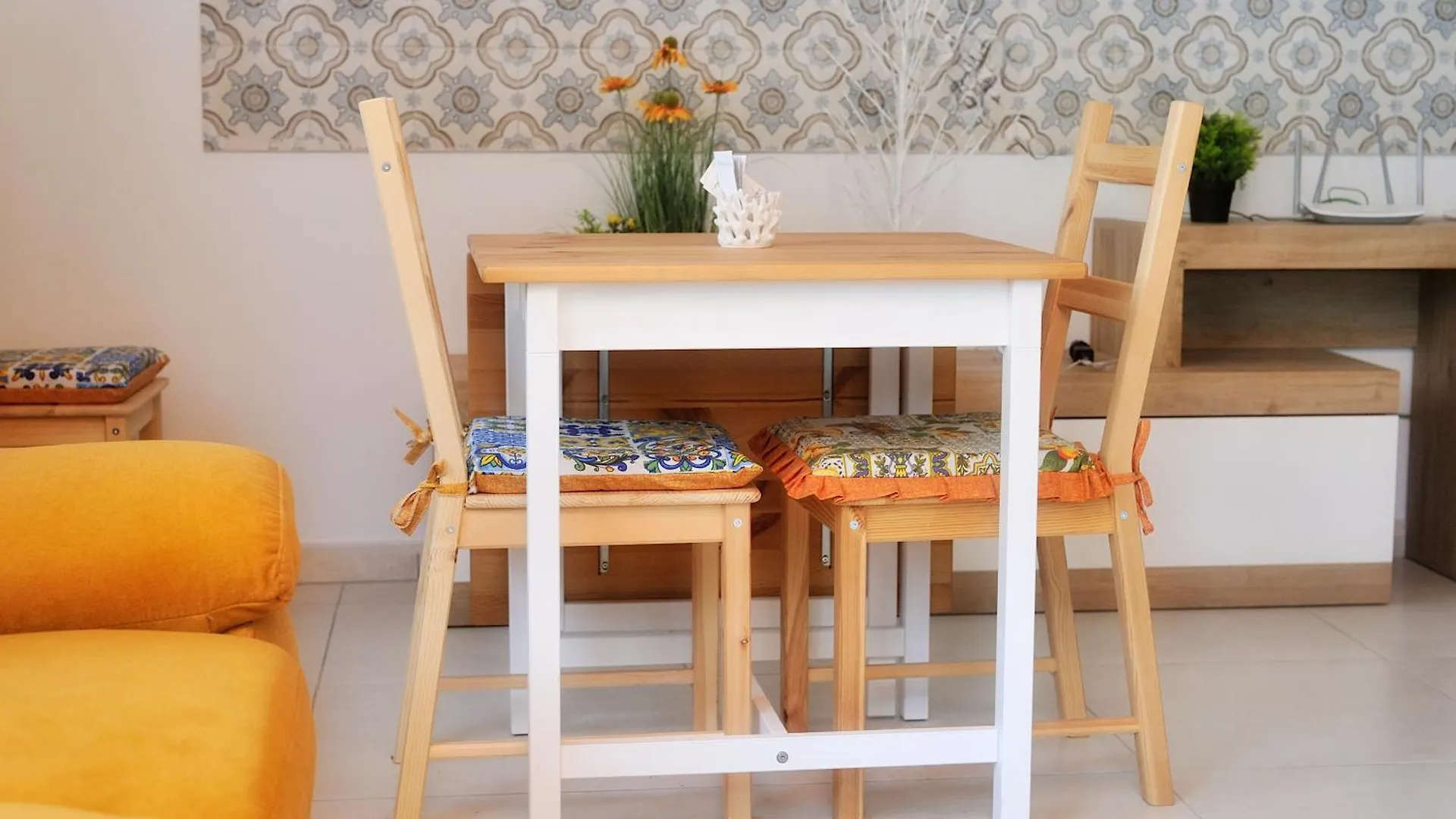 Elsa Cori Me Otel Favara İtalya