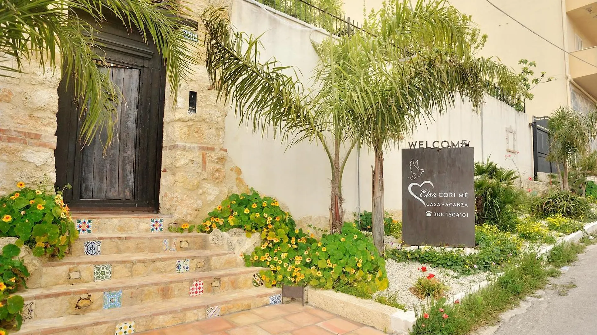 Elsa Cori Me Otel Favara İtalya